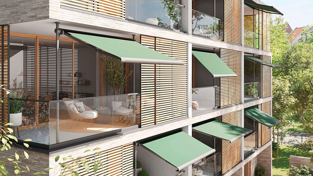Die Kassettenmarkise «markilux 900» holt modernes Design und pfiffige Technik auf den Balkon oder auf kleine Terrassen. Der Sonnenschutz ist an Wand oder Decke montierbar. BILD MARKILUX.COM